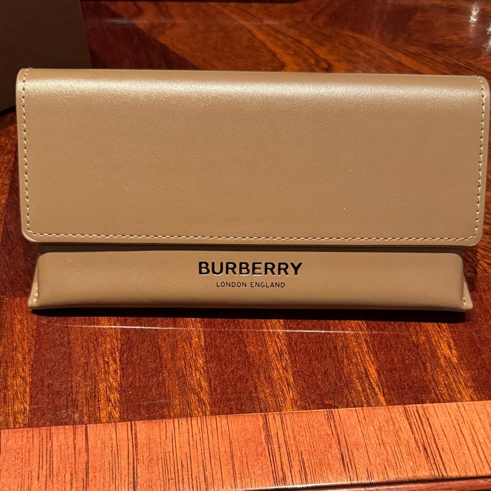 Burberry Purple and Black Women’s Sunglasses - Full Inclusion NIB - Picture 7 of 16